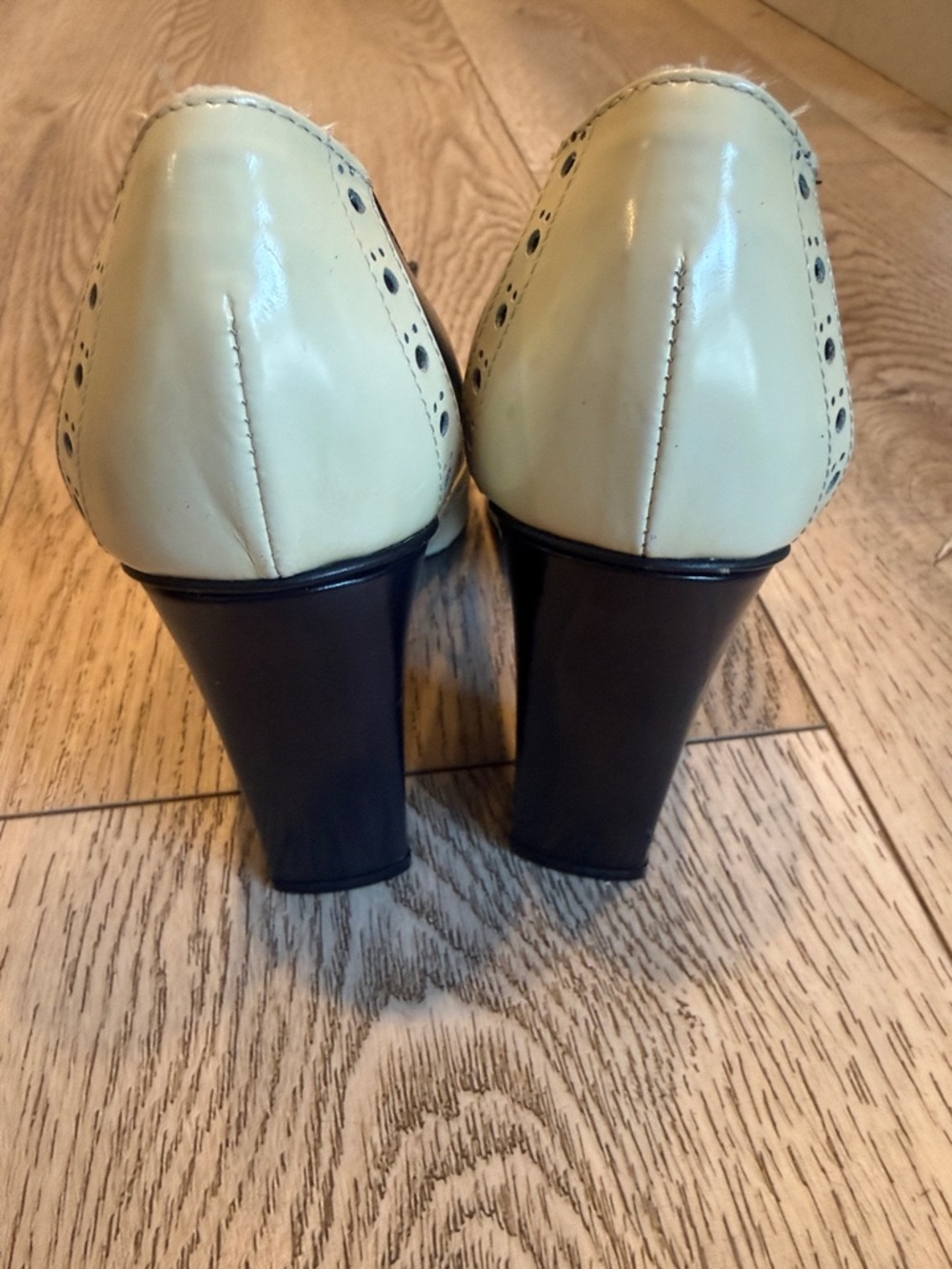 Marc by Marc Jacobs Two-Tone Black and Cream Brogue-Style High Heel Pumps - Picture 4 of 10
